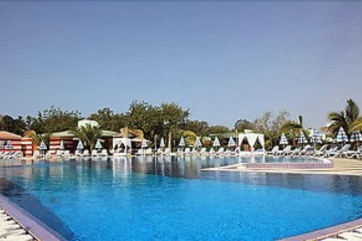 Hotel with Pool