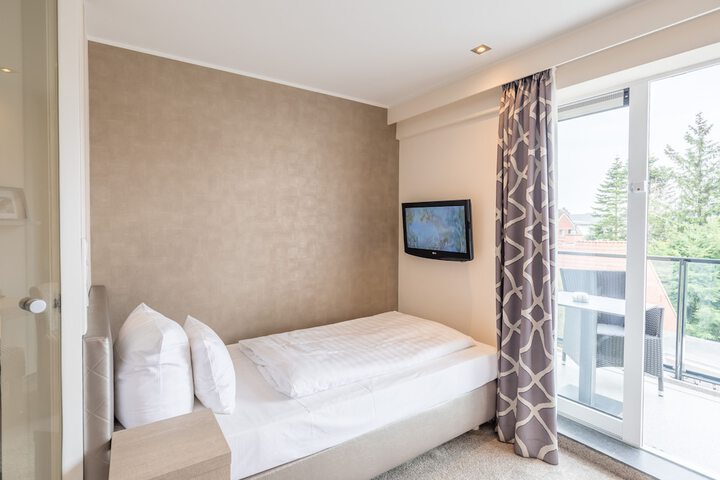 Room 14 of 38