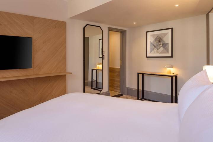 Room 13 of 103