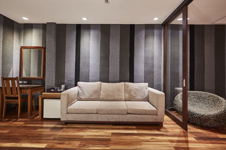 Room 16 of 50