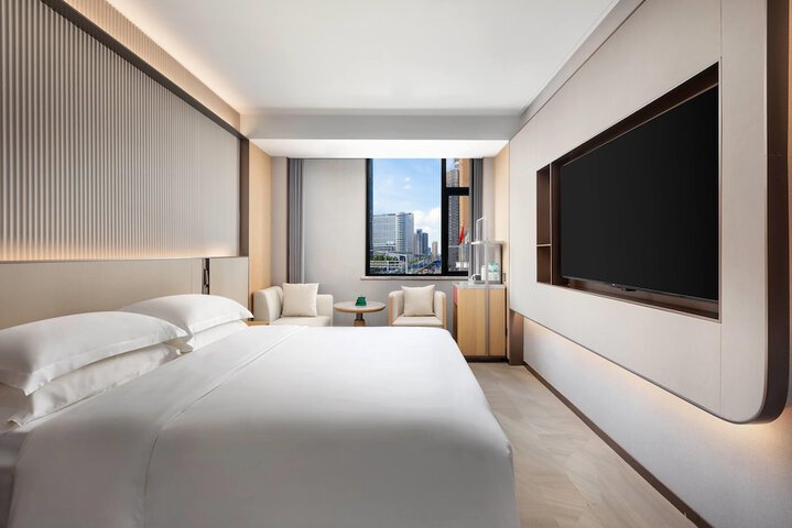 Room 4 of 16