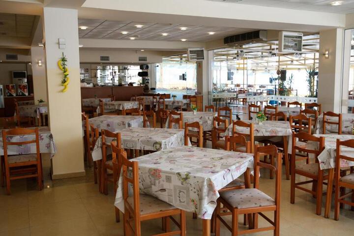 Dining 19 of 22
