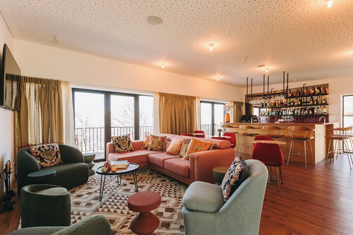 Lounge 131 of 181