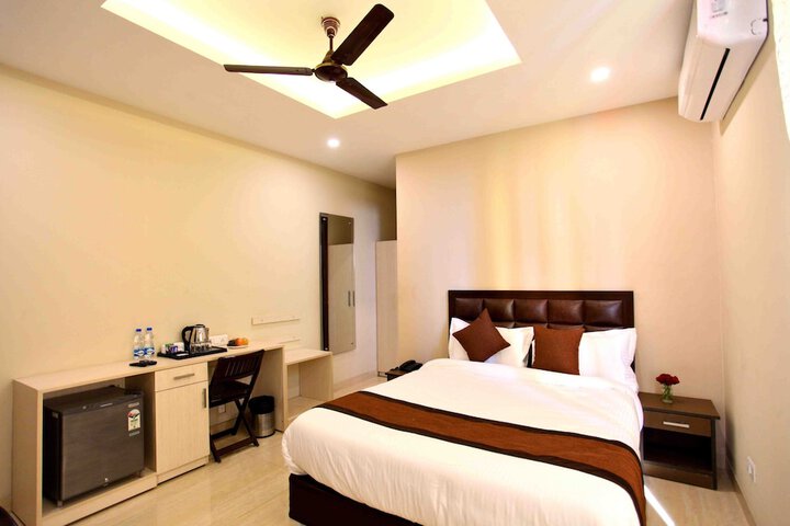 Room 8 of 60