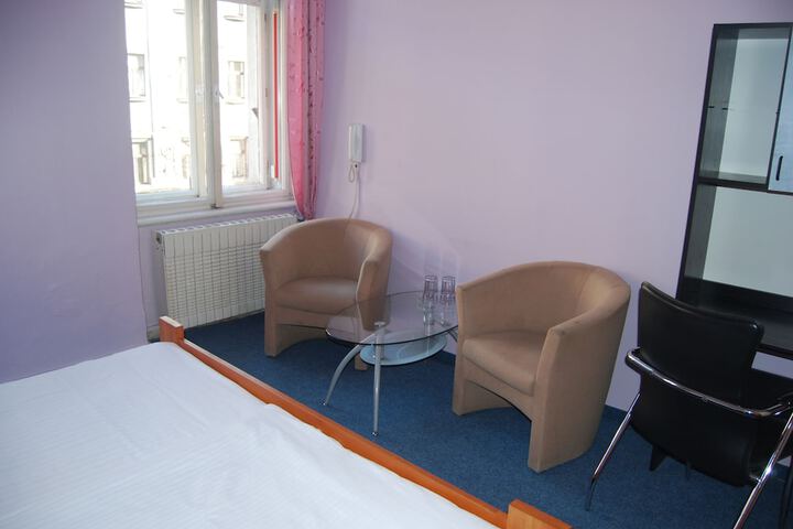 Room 62 of 106