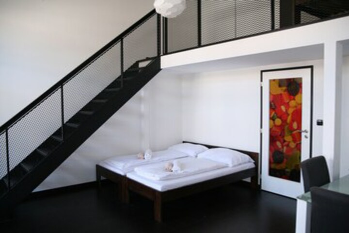 Room 260 of 275