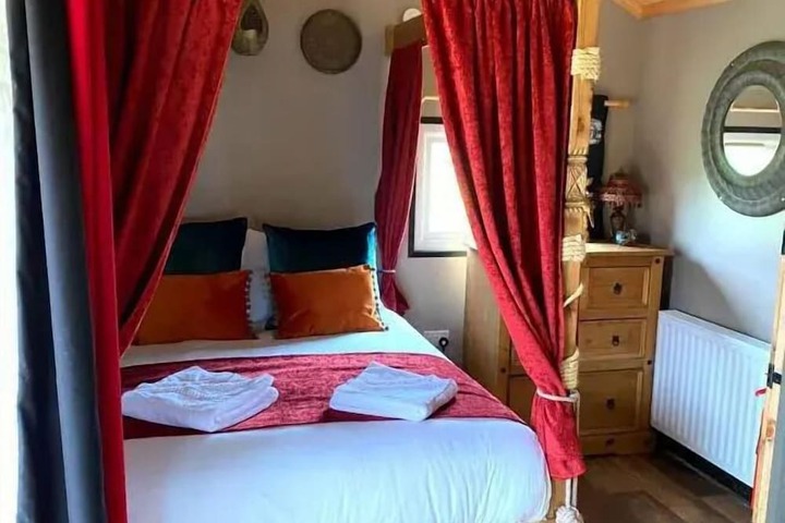 Room 17 of 60