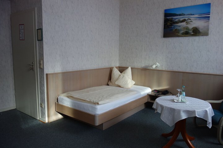 Room 10 of 50