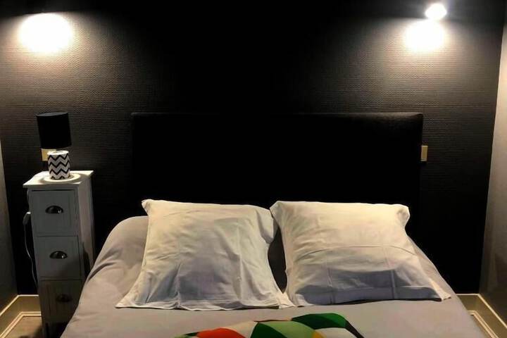 Room 10 of 30