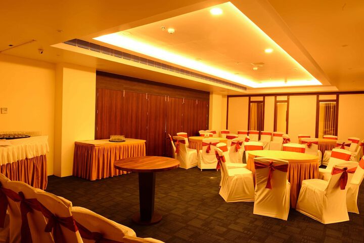 Ballroom/Hall 35 of 48
