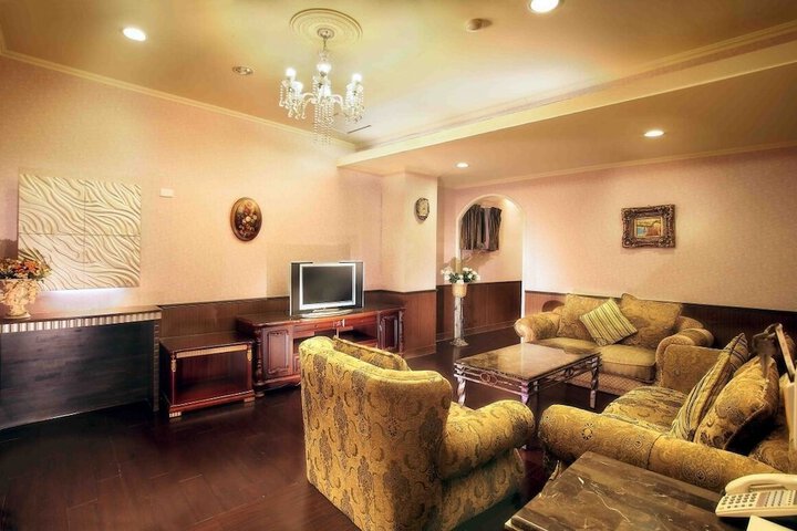 Room 6 of 67