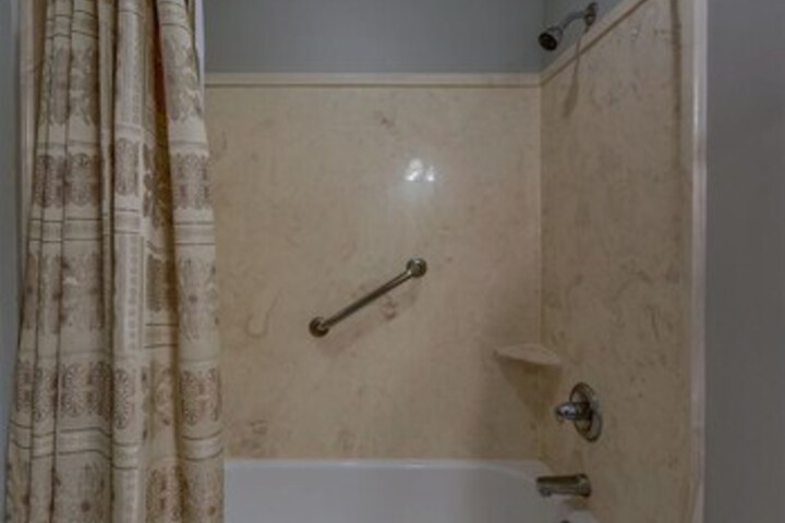 Room 8 of 38