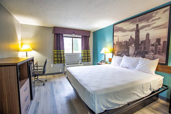 1 King Bed Business Room (12 of 16)