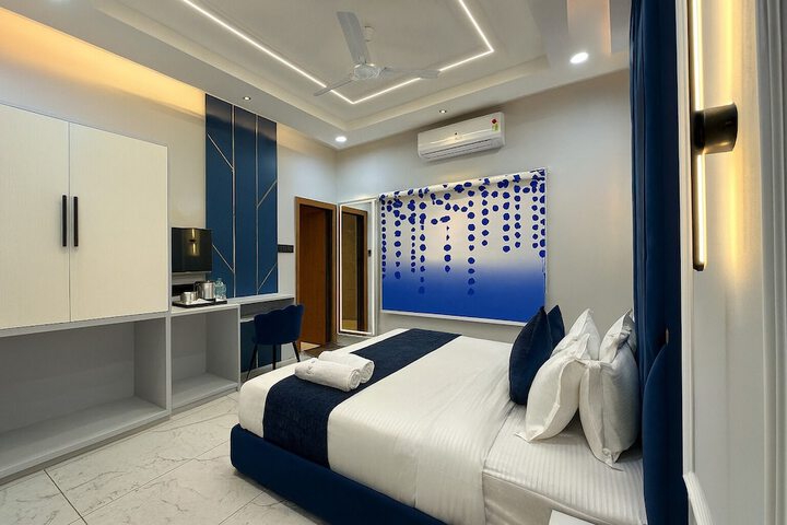 Room 12 of 49