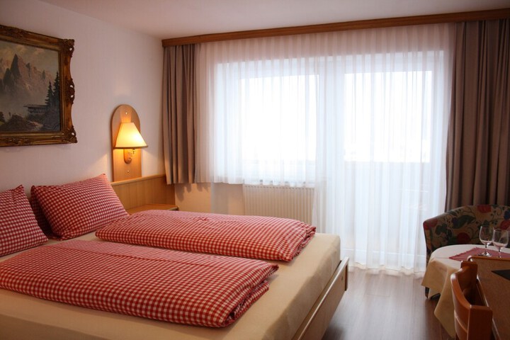 Room 4 of 49