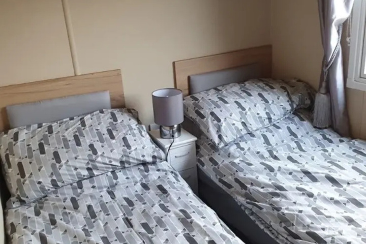 Room 6 of 8
