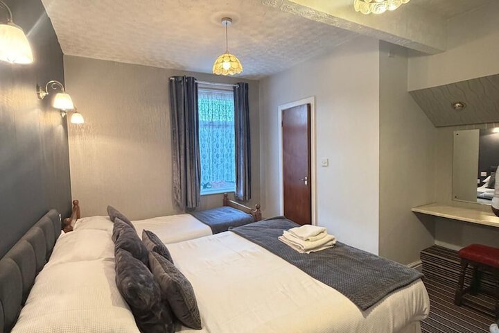 Room 12 of 42