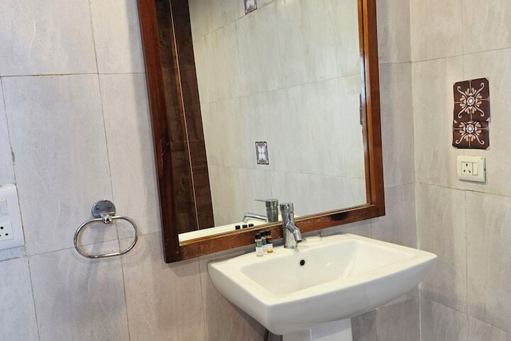 Room 119 of 181