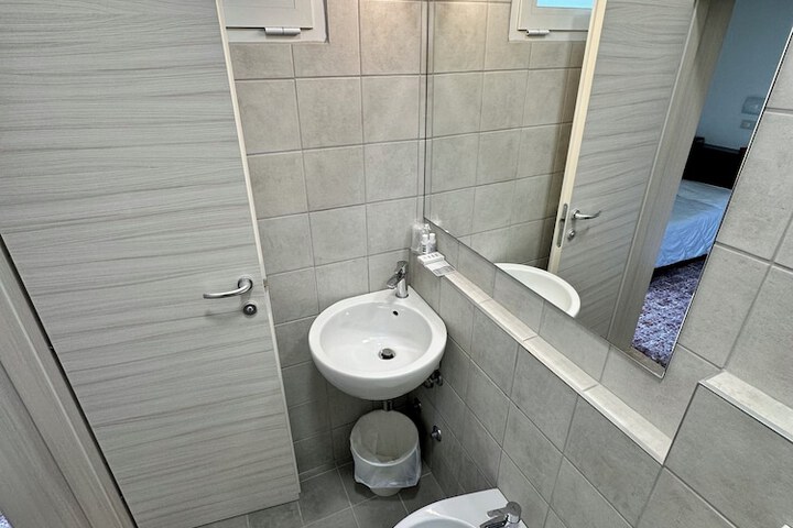 Room 9 of 41