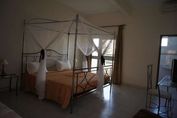 Room 8 of 13