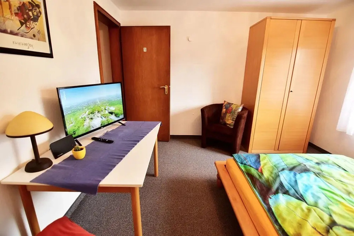 Room 4 of 19