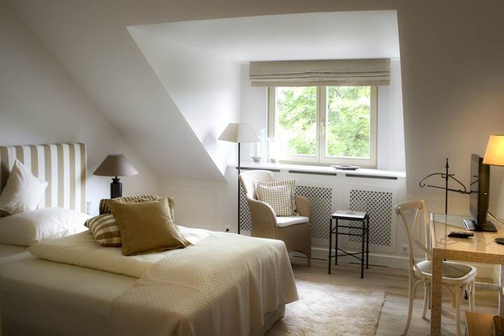 Room 15 of 34