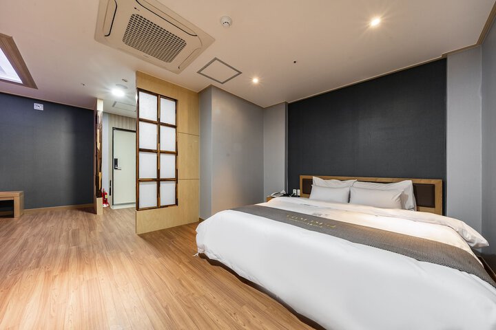 Room 51 of 91