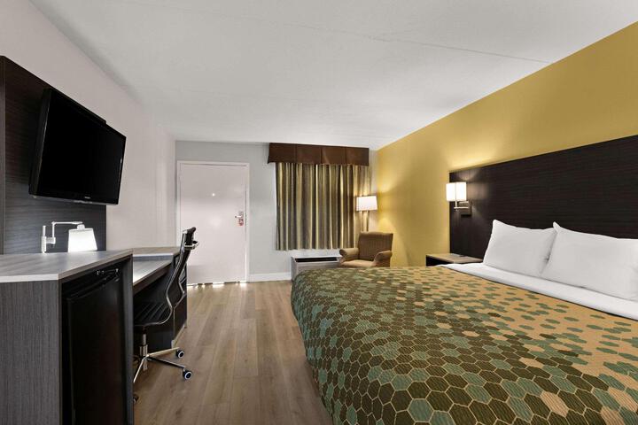 1 King Bed (14 of 14)
