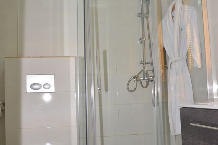 Room 13 of 36