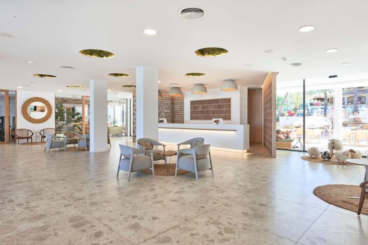 Entrance & Lobby