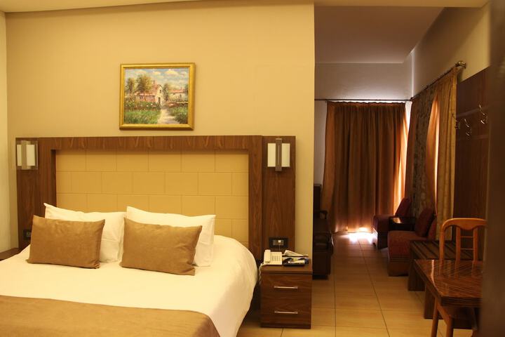 Room 52 of 119