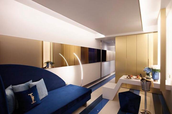 Entrance & Lobby