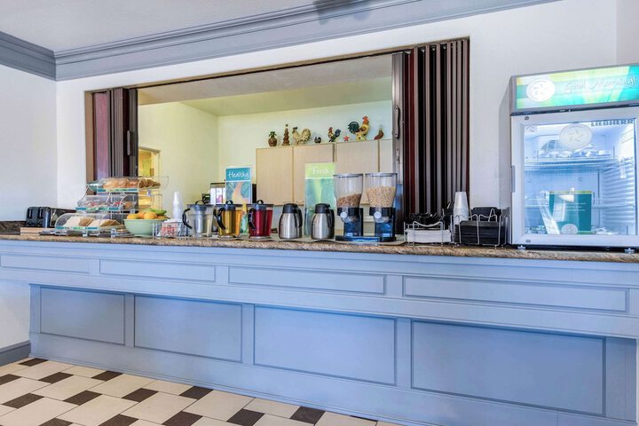 Breakfast/Coffee Service 83 of 94