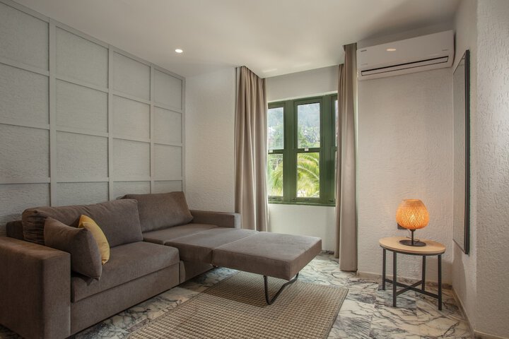 Room 12 of 73