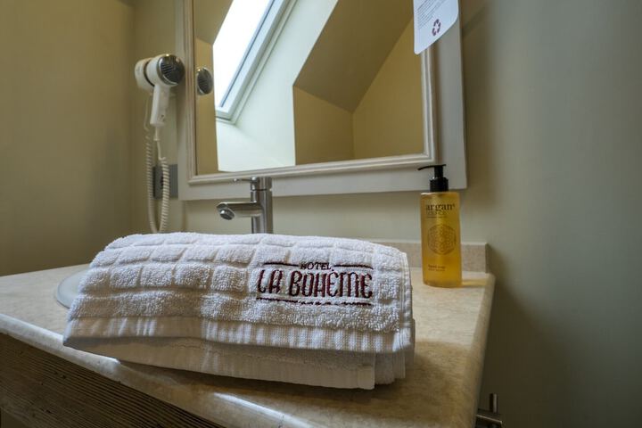 Room 42 of 61