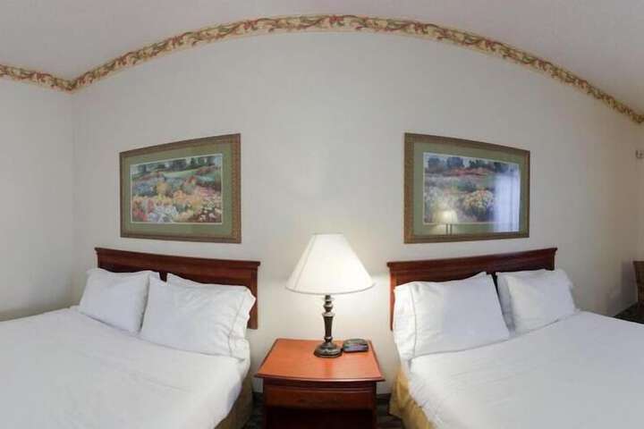 Standard Room, King or Two Doubles (3 of 4)