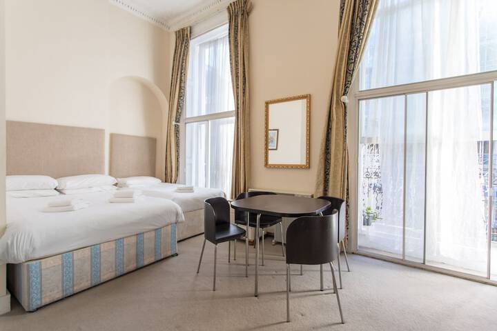 Room 15 of 371