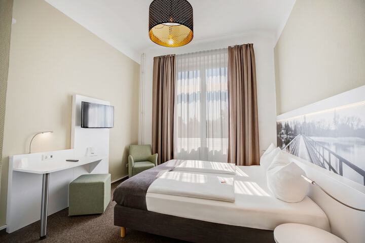 Room 53 of 114