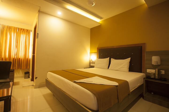 Room 8 of 18