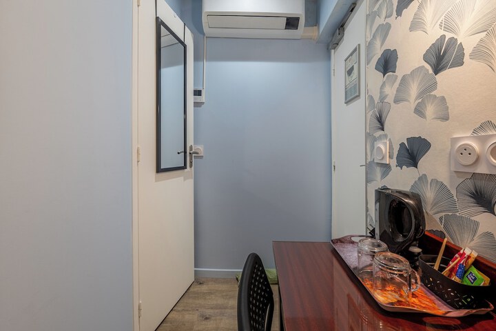 Room 3 of 53