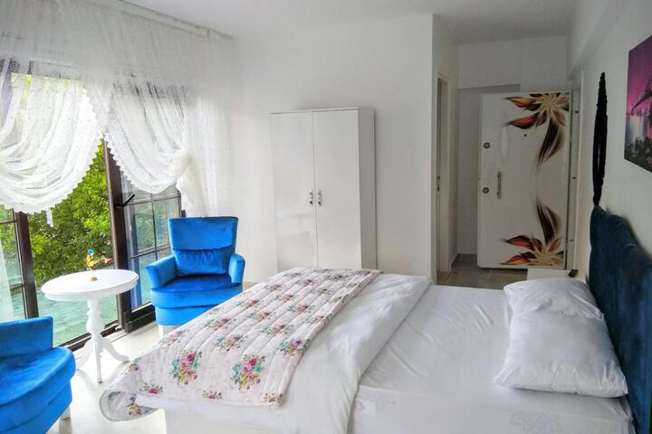 Room 16 of 28