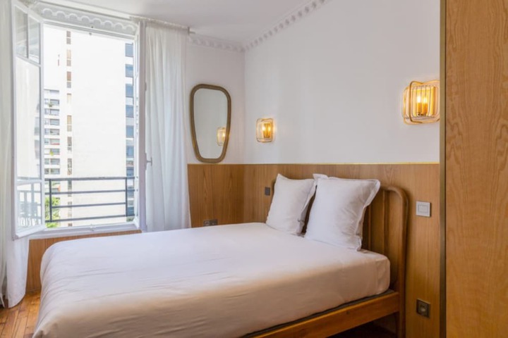 Room 48 of 77