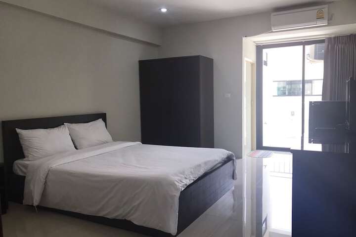 Room 6 of 15
