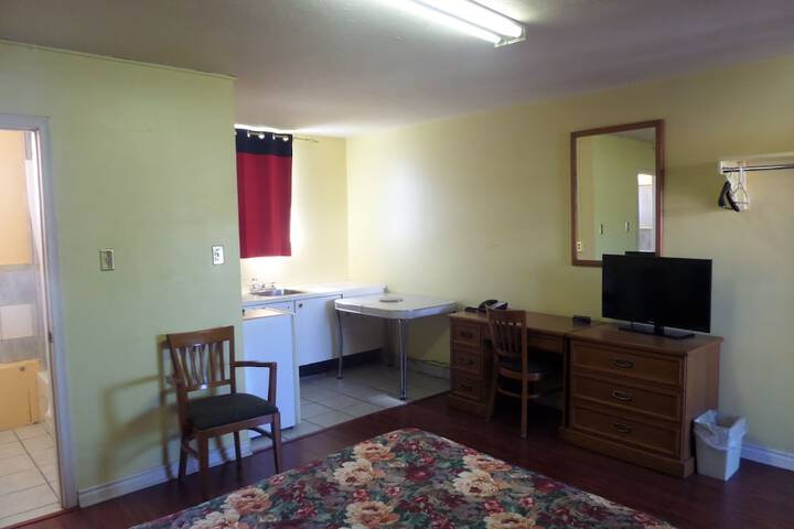 Room 3 of 43