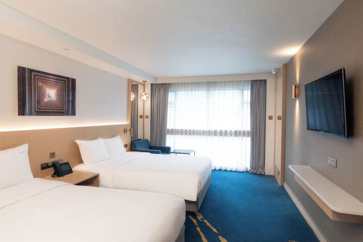 Room 7 of 90