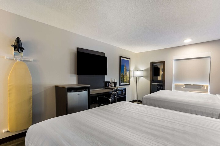 Standard Room, King or Two Doubles (4 of 6)