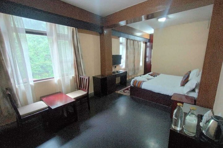 Room 6 of 30