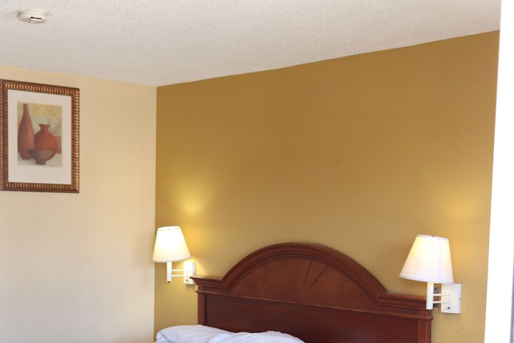 Deluxe King Bed (30 of 33)