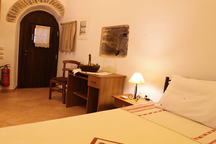 Room 33 of 48