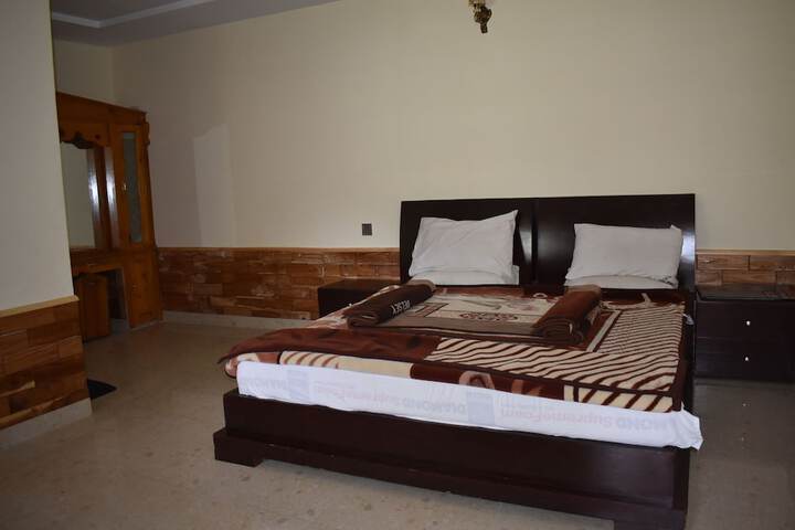 Room 5 of 13